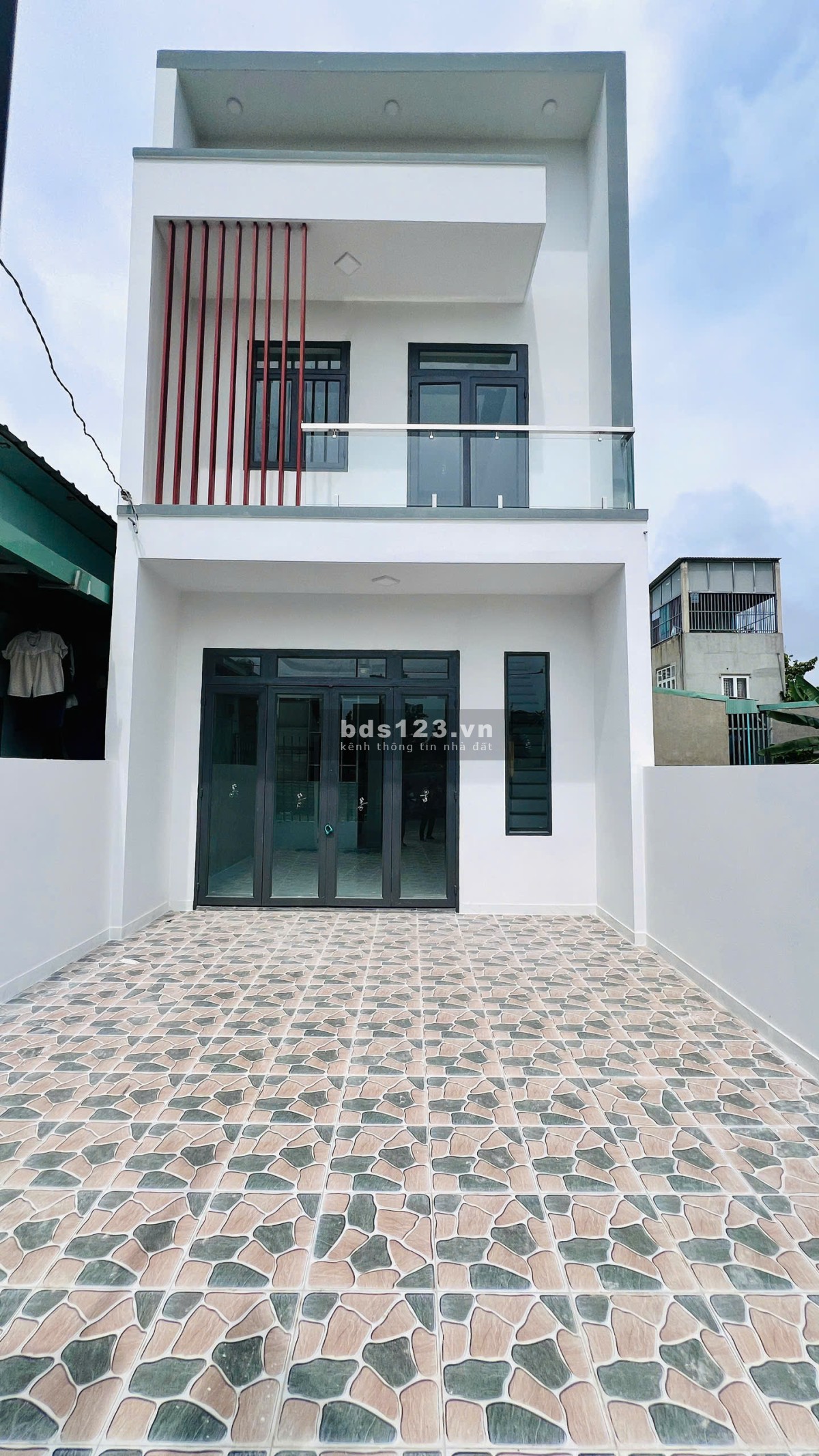 Nhà đẹp 1 trệt 1 lầu mới xây ngay cuối đường Đồng Khỏi mới xây DT 20x5 sổ riêng