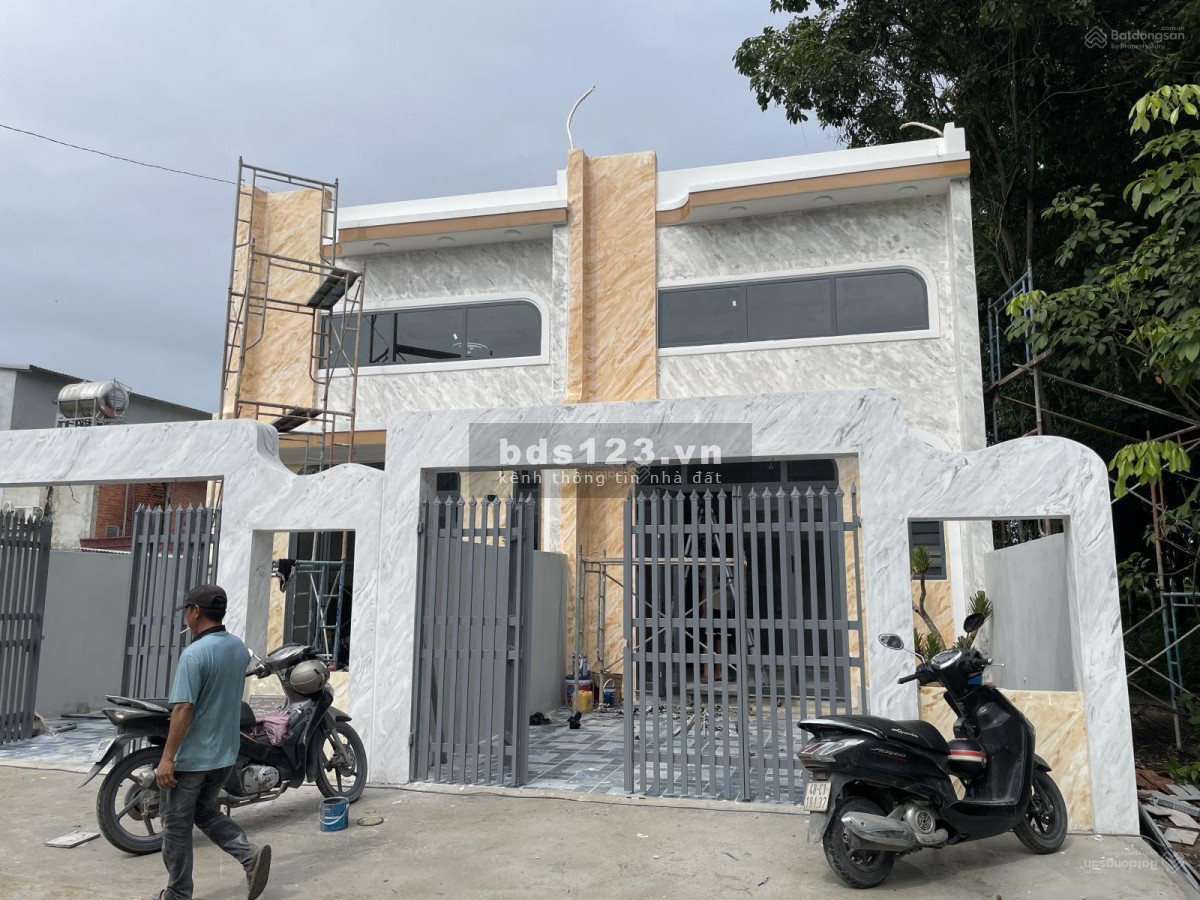Cần bán nhà mới xây đầy đủ nội thất 1 trệt 1 lầu Sát KCN Trảng Bàng Giá 700Tr