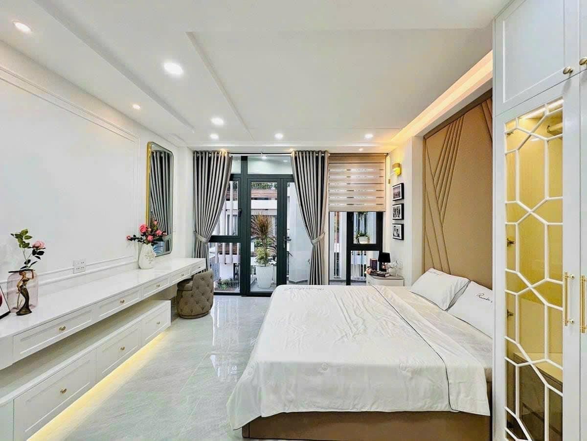 Bán nhà phường 4 Tân Bình, mặt tiền Hiệp Nhất (5,5*25) 125 triệu/m2