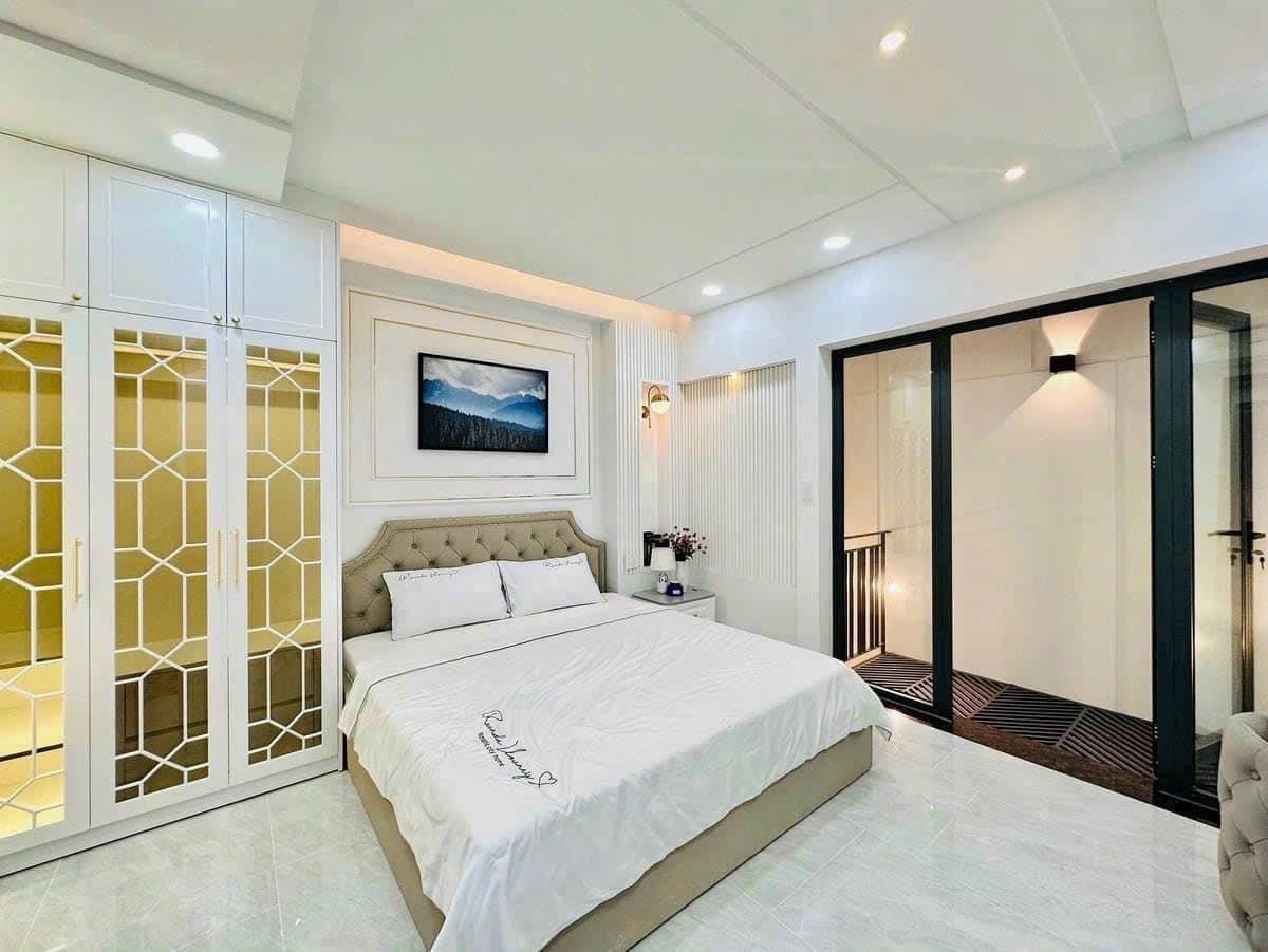 Bán nhà phường 4 Tân Bình, mặt tiền Hiệp Nhất (5,5*25) 125 triệu/m2