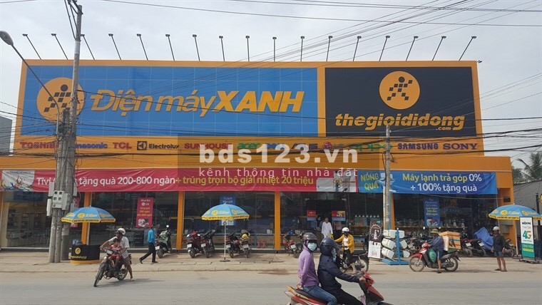 Cần sang lại góc 2 MT 27x45=(1200m2) đất shr mặt tiền đường lớn liền kề cụm KCN dân đông giá 195tr
