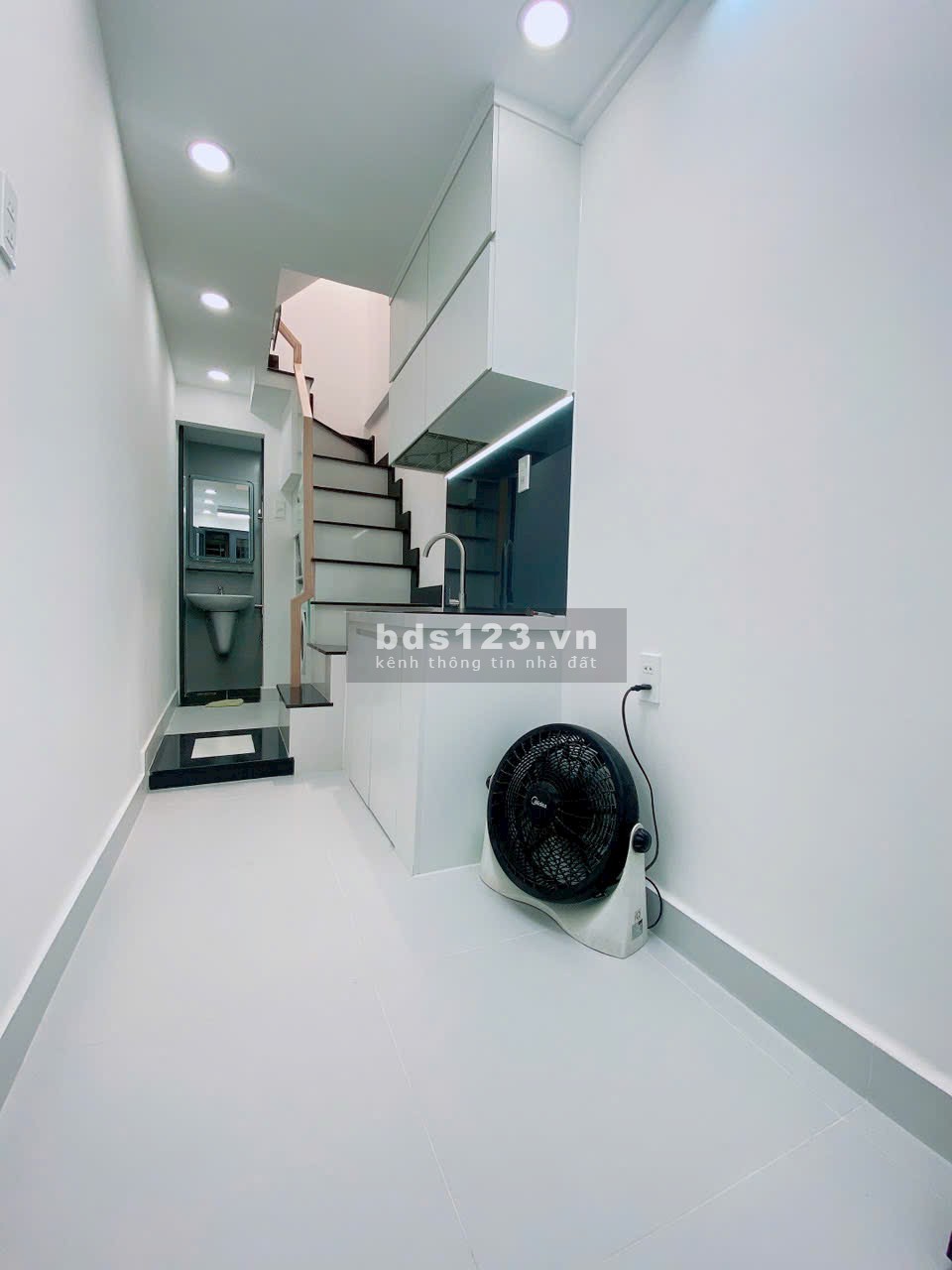 HH 50tr - Hạ giá 200tr chỉ 1 tỷ 690tr nhà CC mới đẹp trệt 2 lầu Huỳnh Văn Bánh Phú Nhuận
