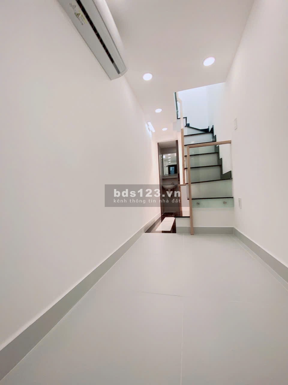 HH 50tr - Hạ giá 200tr chỉ 1 tỷ 690tr nhà CC mới đẹp trệt 2 lầu Huỳnh Văn Bánh Phú Nhuận
