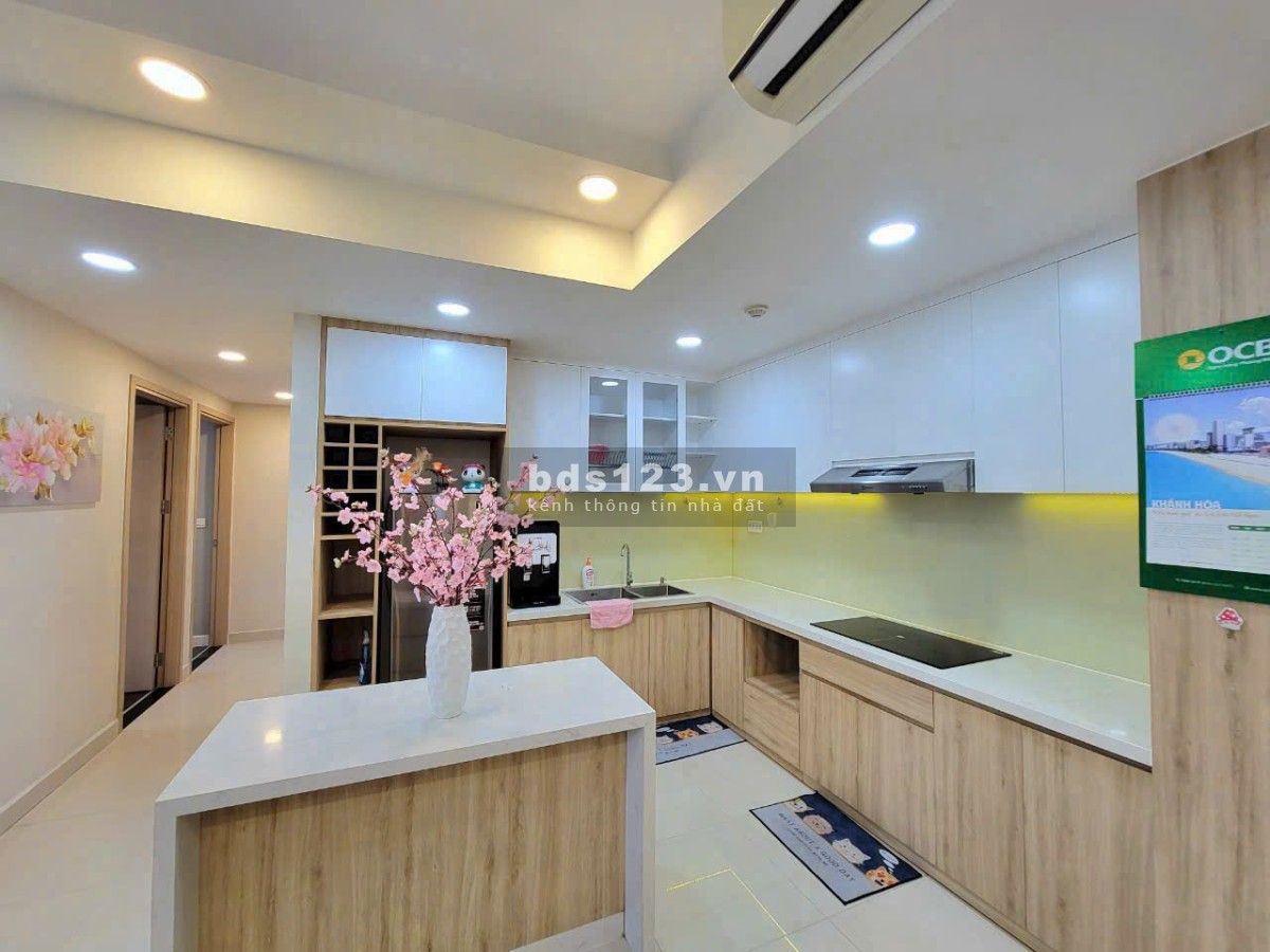 Gia đình cần bán CH Satra Eximland 88m2, 2pn, 2wc, căn góc, hướng mát, tặng NT, có SH. Giá: 5 tỷ TL