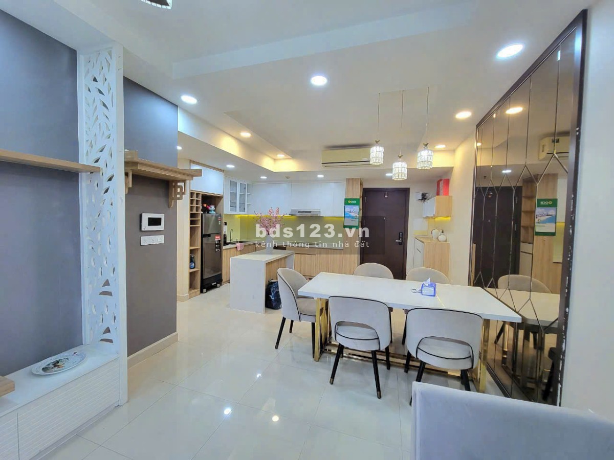 Gia đình cần bán CH Satra Eximland 88m2, 2pn, 2wc, căn góc, hướng mát, tặng NT, có SH. Giá: 5 tỷ TL