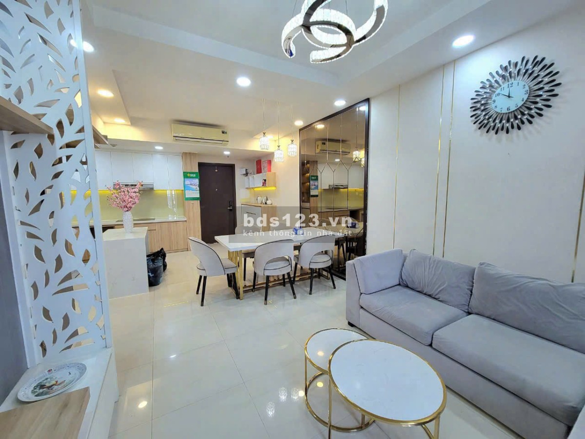 Gia đình cần bán CH Satra Eximland 88m2, 2pn, 2wc, căn góc, hướng mát, tặng NT, có SH. Giá: 5 tỷ TL