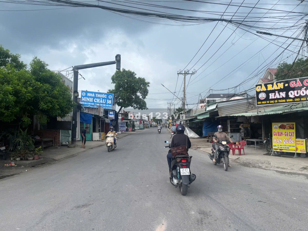 Cần bán nhà mới xây đầy đủ nội thất 1 trệt 1 lầu Sát KCN Trảng Bàng Giá 700Tr