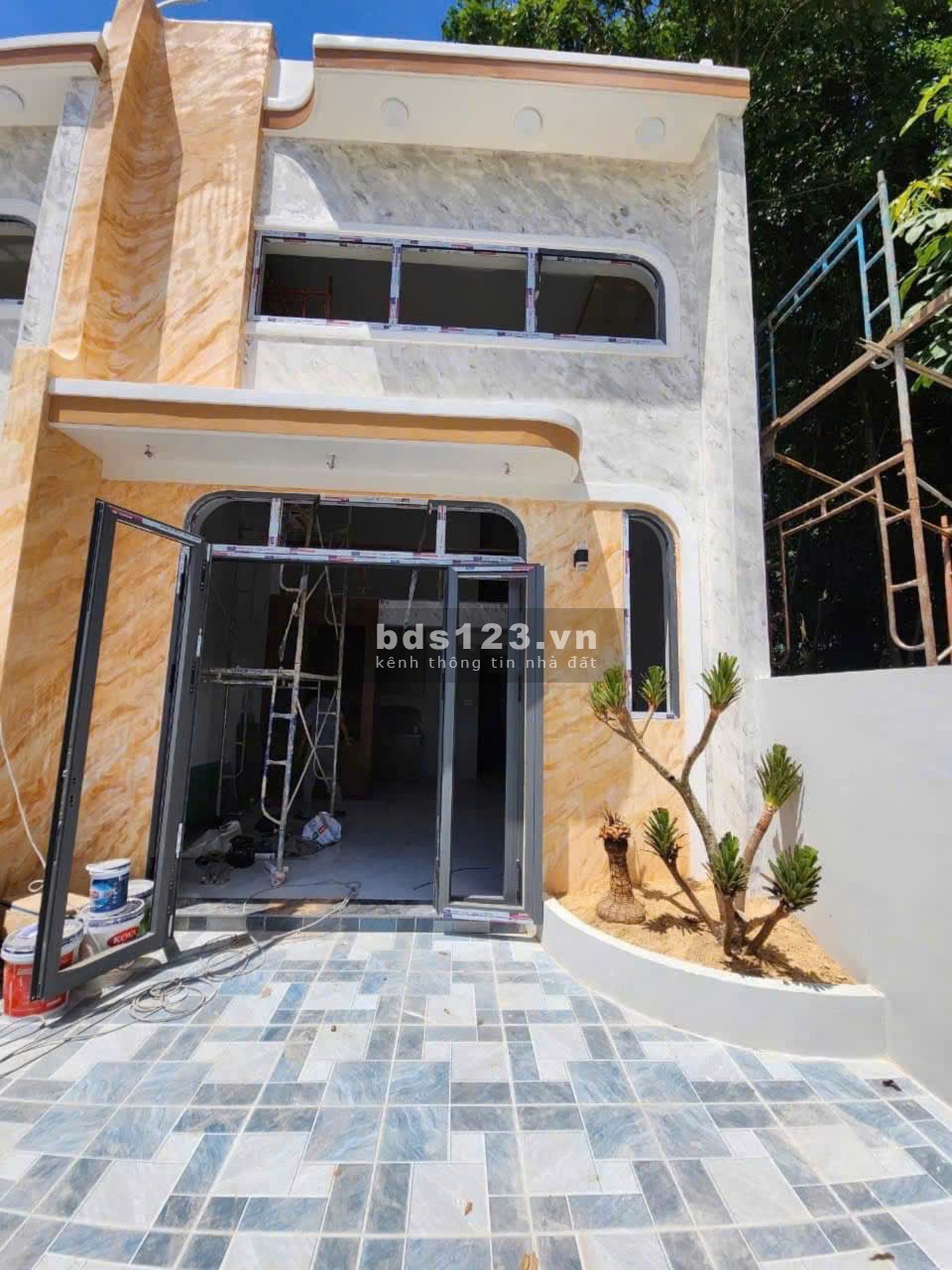 Cần bán nhà mới xây đầy đủ nội thất 1 trệt 1 lầu Sát KCN Trảng Bàng Giá 700Tr