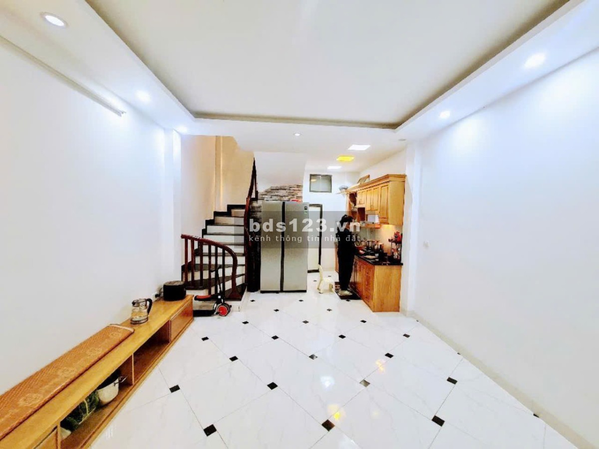 Bán Nhà Bằng Liệt - Hoàng Mai, DT 33m2 x 5T, MT 4M2, Giá Hơn 5 tỷ, Nhà Mới Koong, OTO Gần