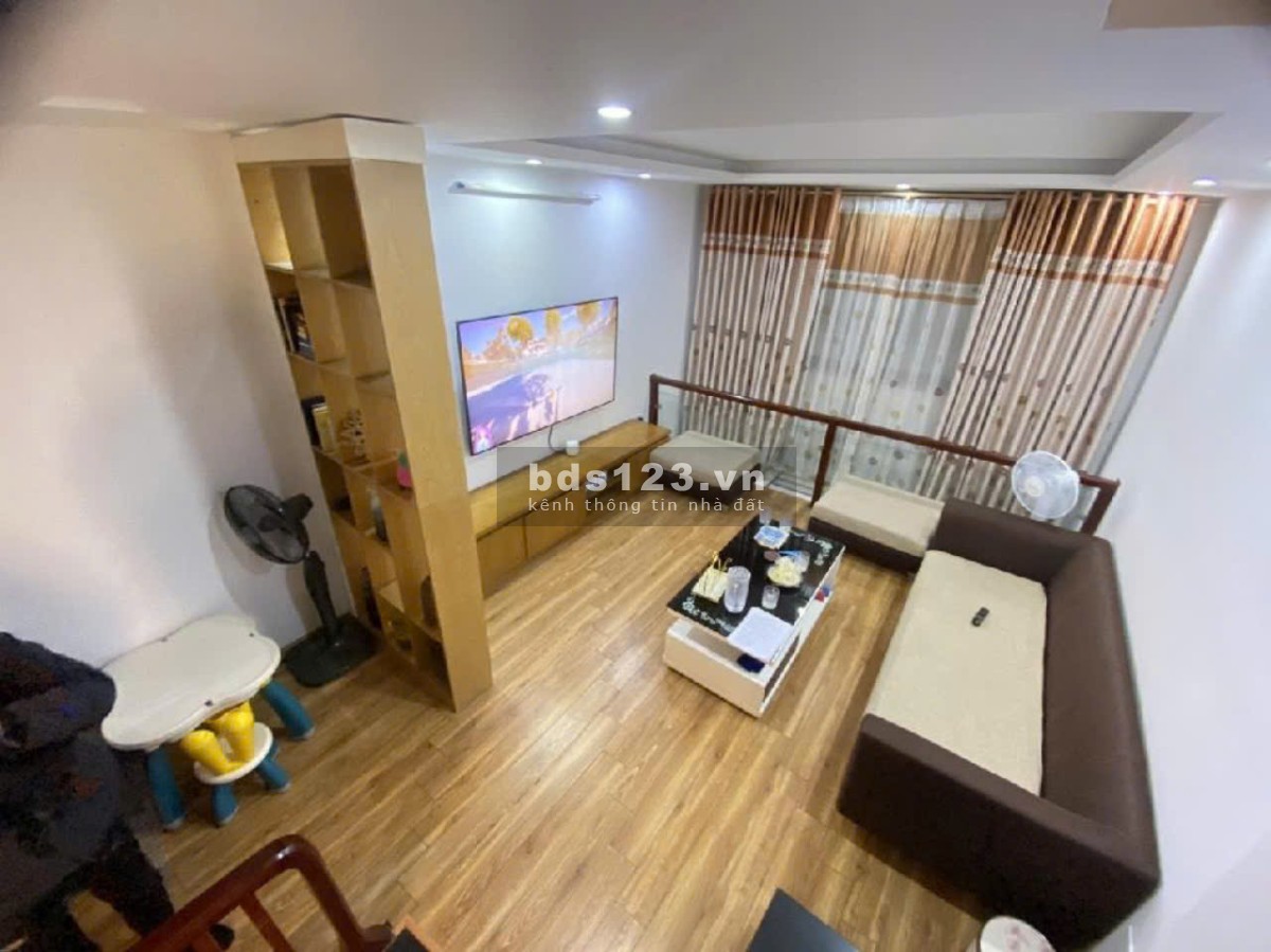 Bán Nhà Bằng Liệt - Hoàng Mai, DT 33m2 x 5T, MT 4M2, Giá Hơn 5 tỷ, Nhà Mới Koong, OTO Gần