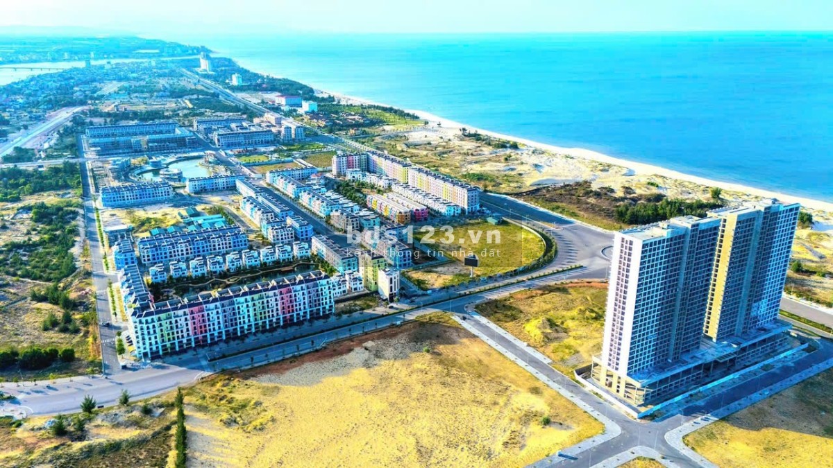 Căn khách sạn 8 tầng giá nét view BIỂN SÂN golf Đồng Hới