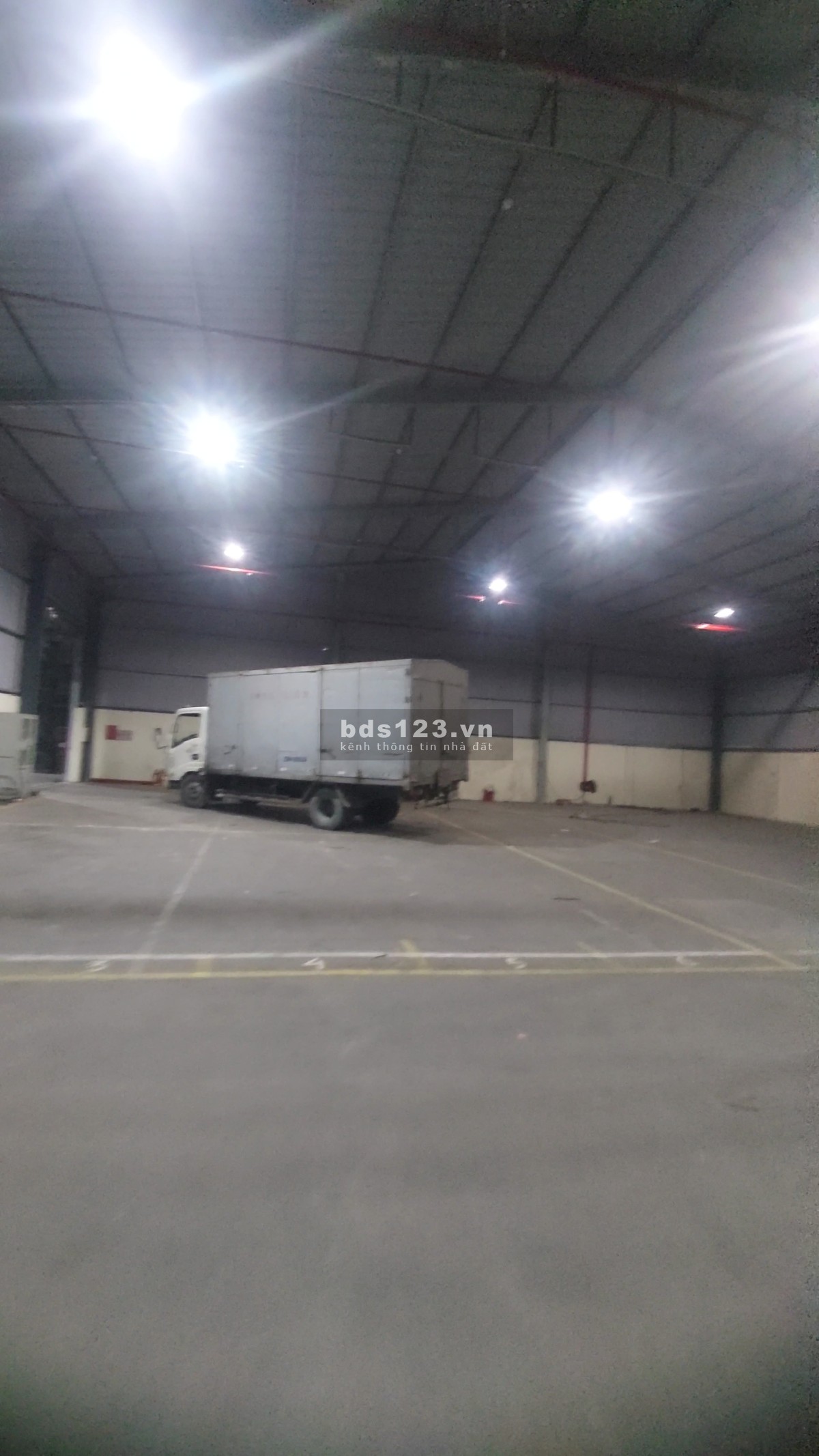 Cho thuê 900m2 nhà kho xưởng tại cầu Quán gánh, cách TT Văn Điển 5km