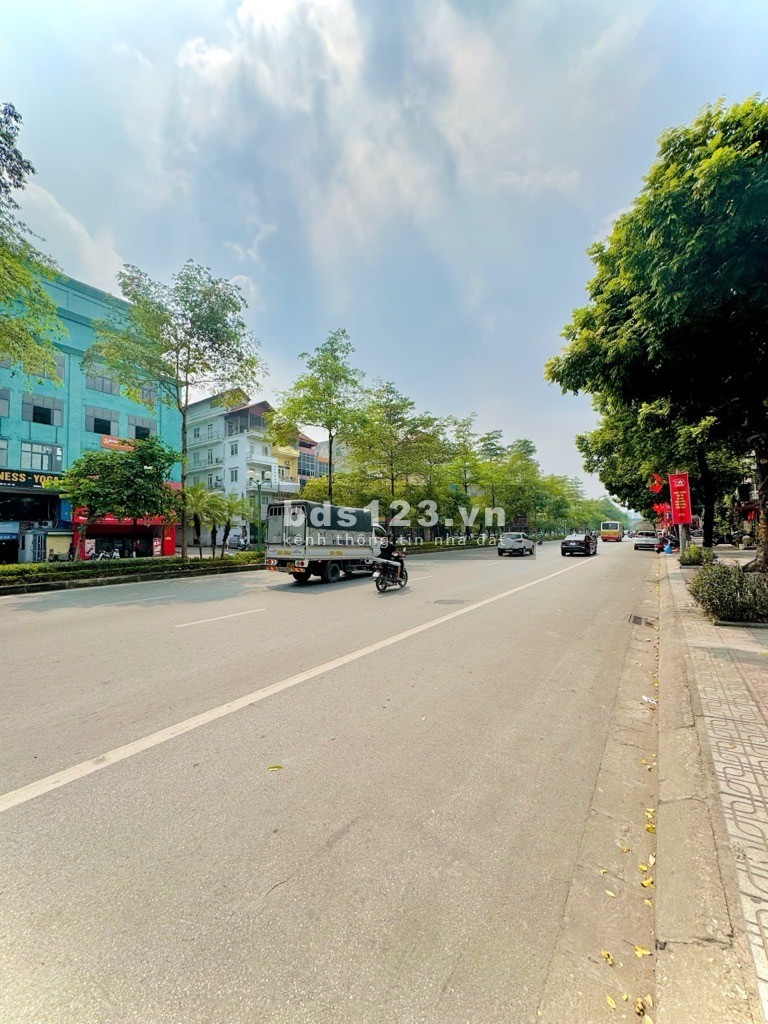 MẶT TIỀN RỘNG - CÁCH PHỐ 20M - HAI THOÁNG TRƯỚC SAU