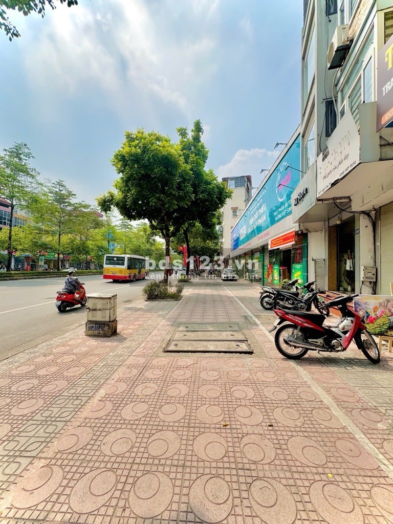 MẶT TIỀN RỘNG - CÁCH PHỐ 20M - HAI THOÁNG TRƯỚC SAU