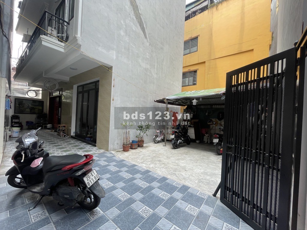 MẶT TIỀN RỘNG - CÁCH PHỐ 20M - HAI THOÁNG TRƯỚC SAU