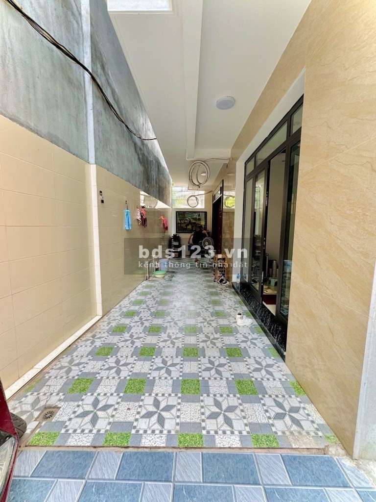 MẶT TIỀN RỘNG - CÁCH PHỐ 20M - HAI THOÁNG TRƯỚC SAU