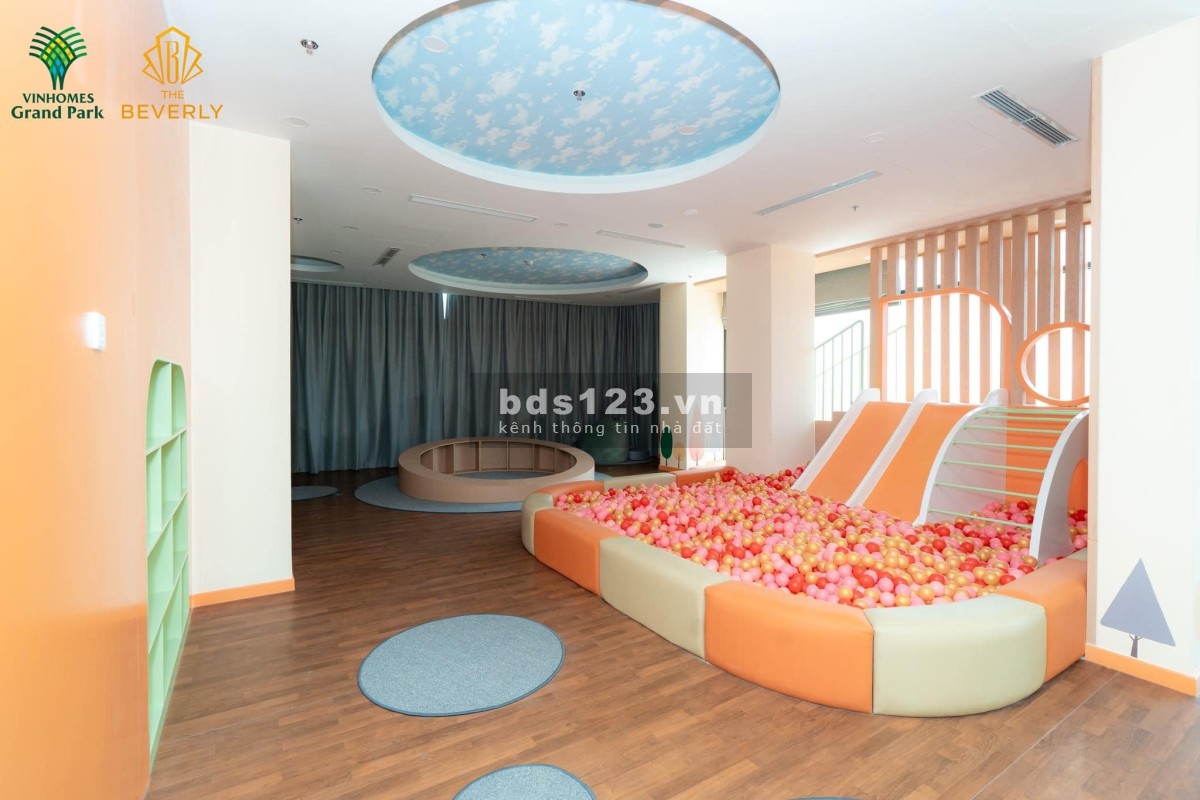 CẮT LỖ BÁN GẤP CĂN 2PN 79M2 TẦNG TRUNG VIEW TRỰC DIỆN HỒ BƠI NƯỚC MẶN 650M TẠI THE BEVERLY VHGP Q9