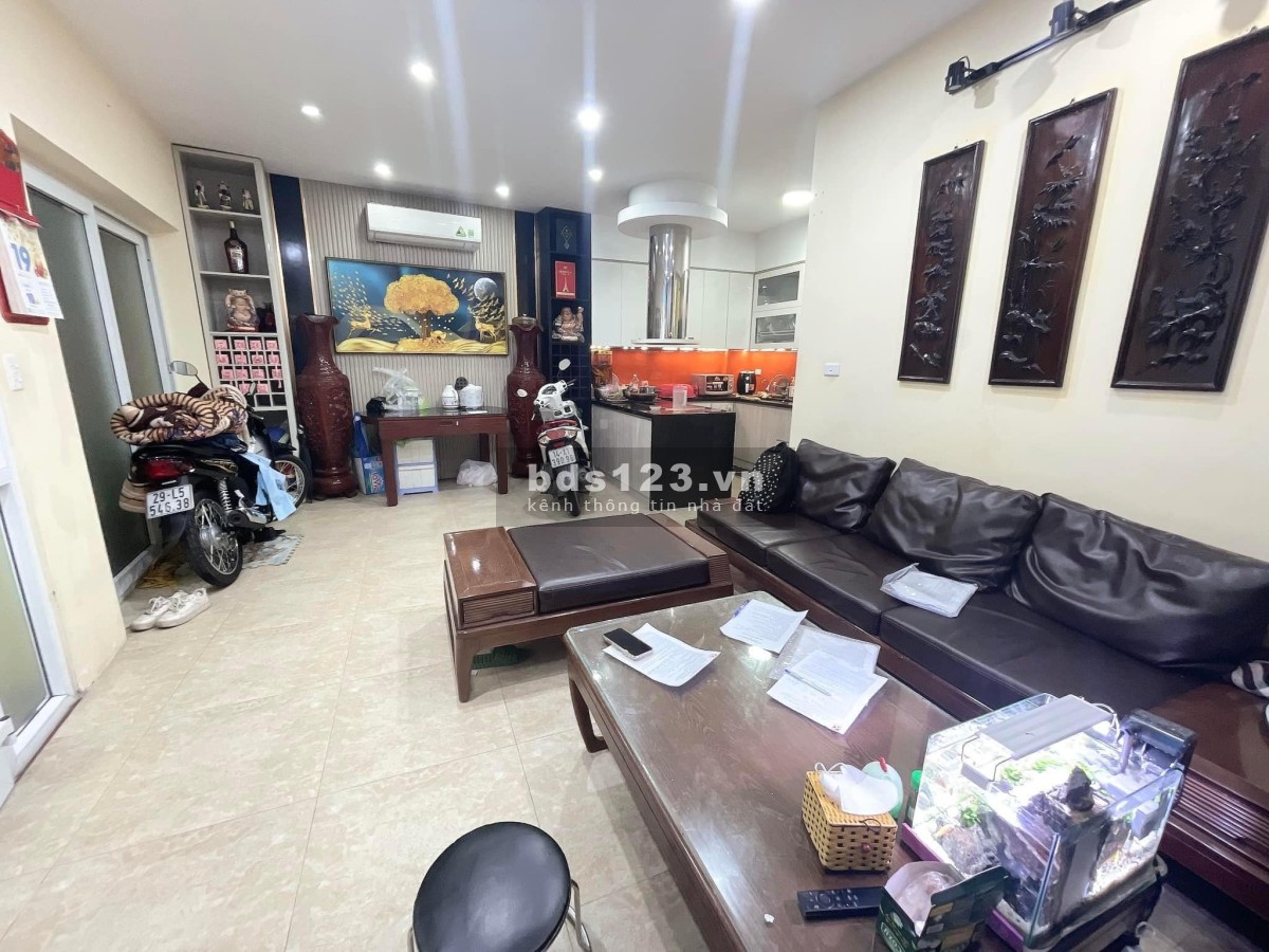 Cần bán nhà dân xây - Cách ô tô 50m - Khu vực đang phát triển.