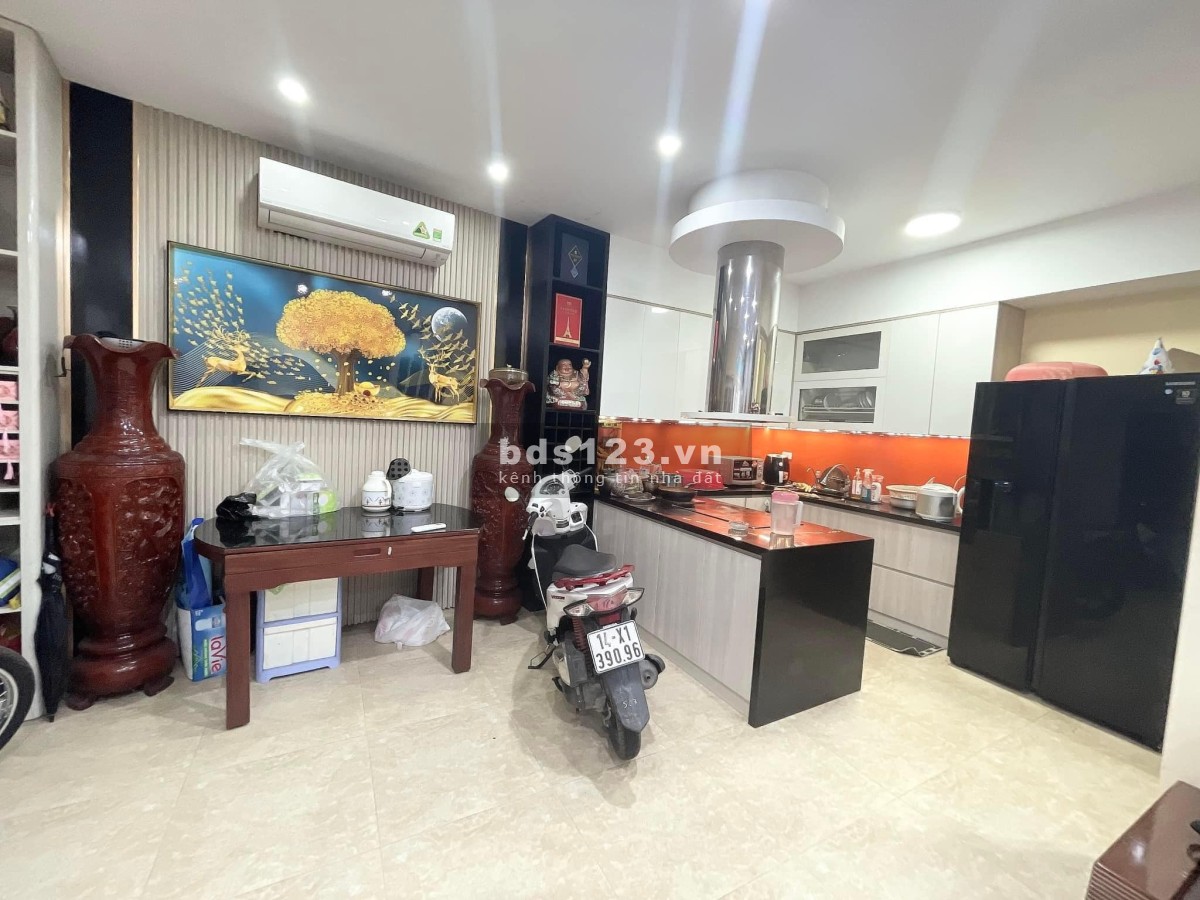 Cần bán nhà dân xây - Cách ô tô 50m - Khu vực đang phát triển.