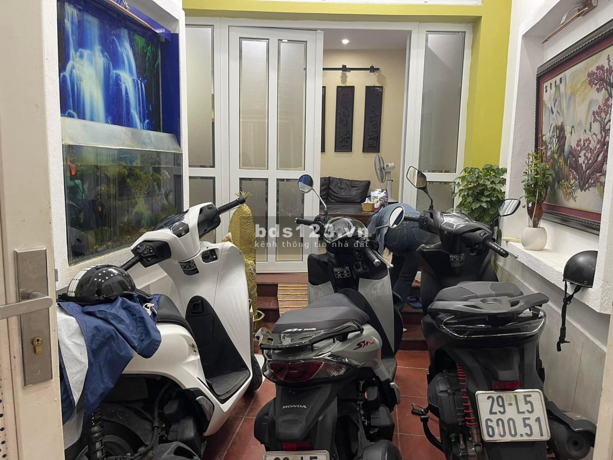 Cần bán nhà dân xây - Cách ô tô 50m - Khu vực đang phát triển.