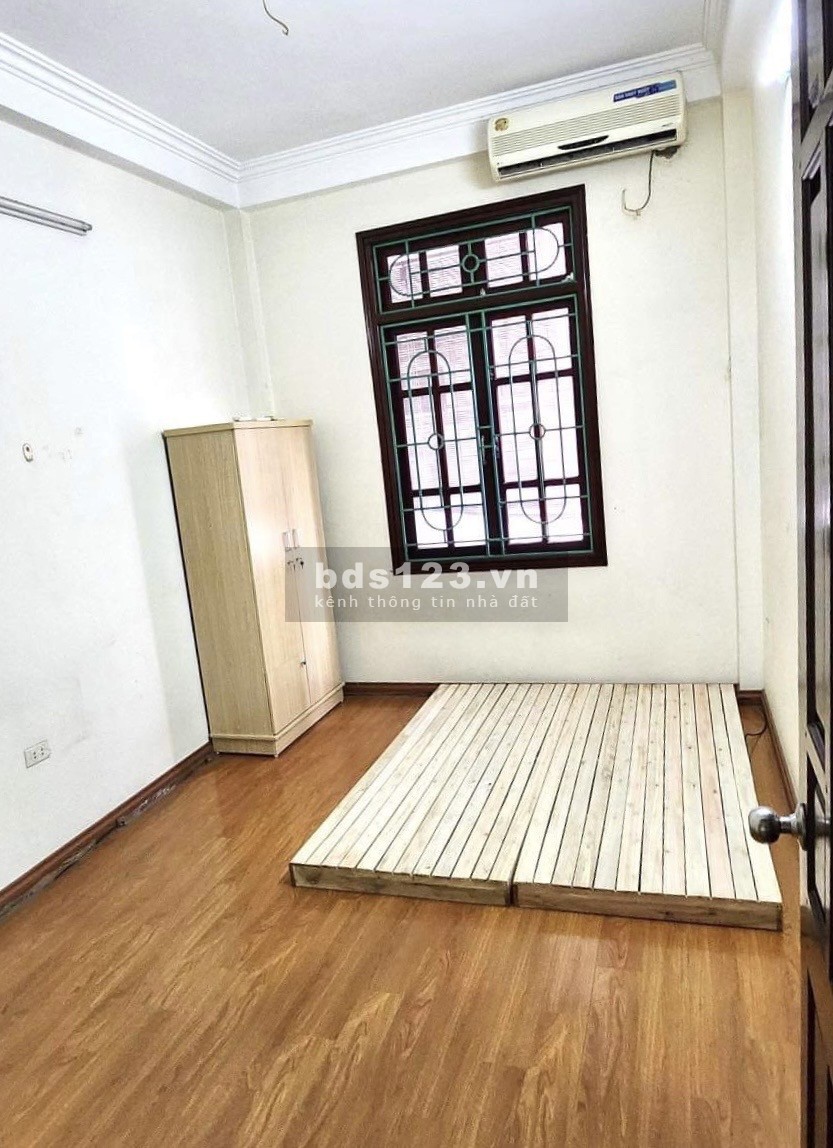 Cho thuê phòng tại ngõ 564 Nguyễn Văn Cừ, giá 2,4tr