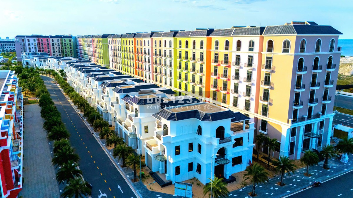 CĂN KHÁCH SẠN 7,5 TẦNG MẶT BIỂN QUẢNG BÌNH - LA CELIA CITY