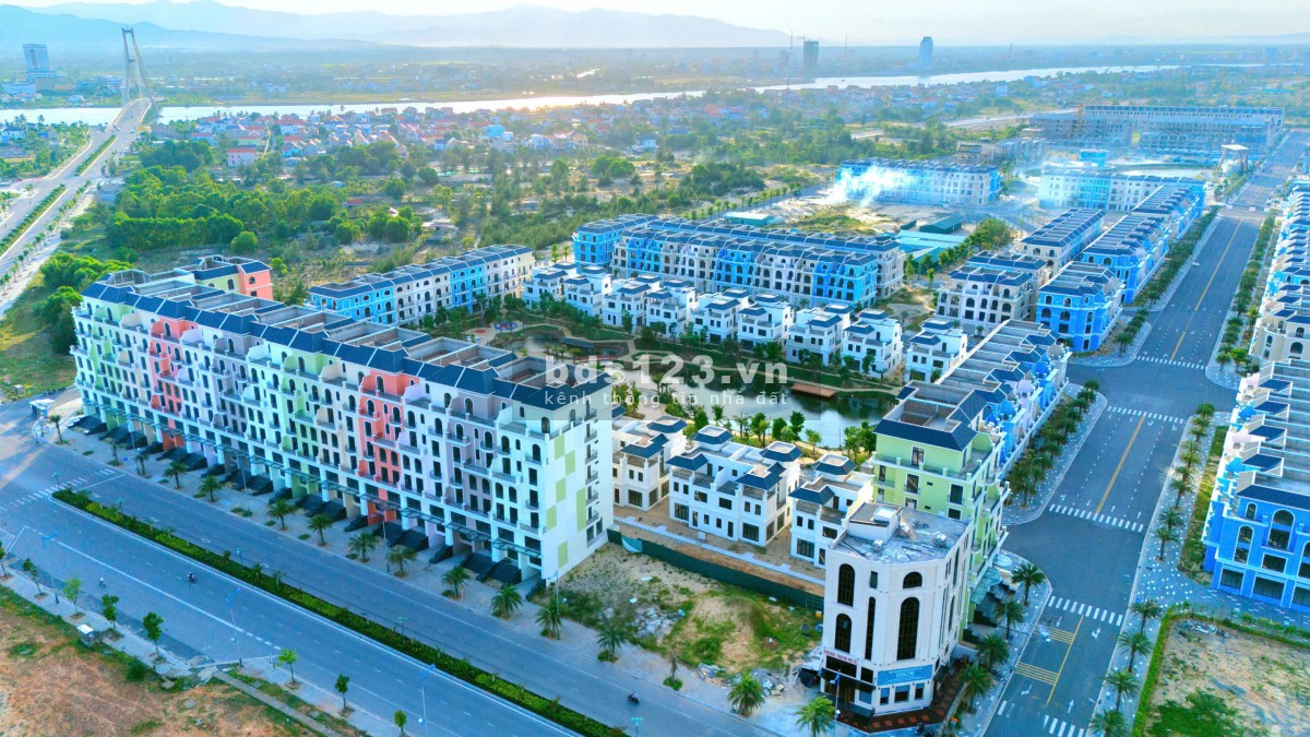 CĂN KHÁCH SẠN 7,5 TẦNG MẶT BIỂN QUẢNG BÌNH - LA CELIA CITY