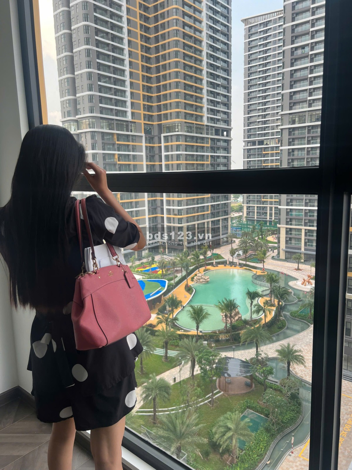 CẮT LỖ BÁN GẤP CĂN 2PN 79M2 TẦNG TRUNG VIEW TRỰC DIỆN HỒ BƠI NƯỚC MẶN 650M TẠI THE BEVERLY VHGP Q9