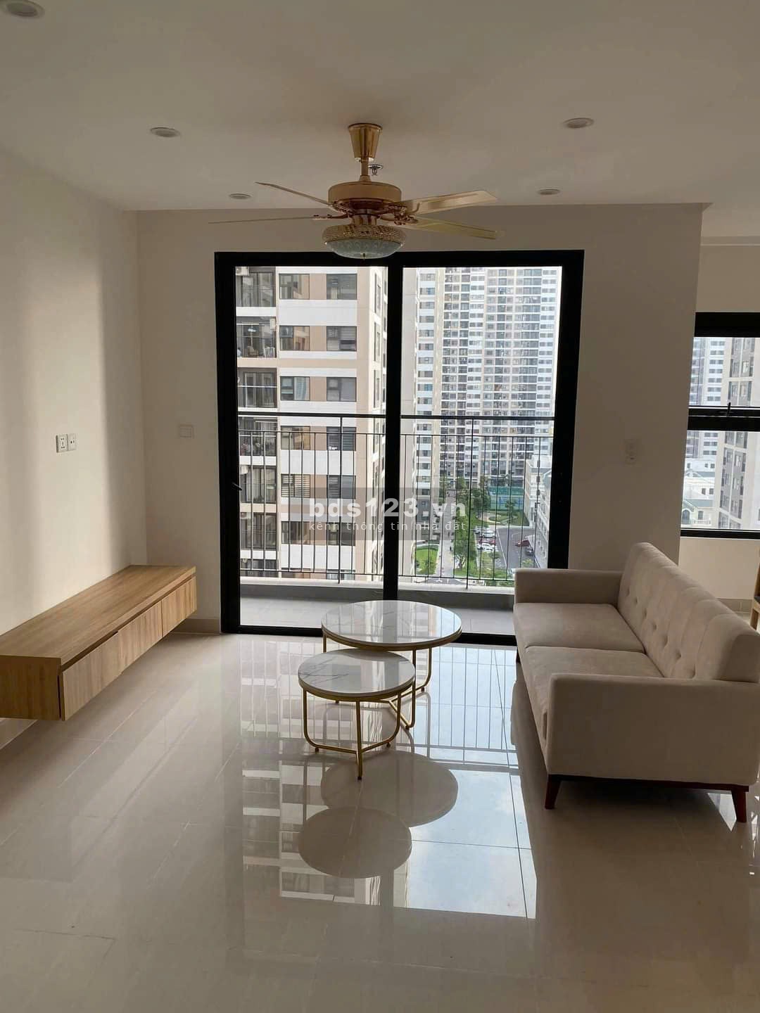 Bán CĂN GÓC 2PN+ 63m2, full đồ S102, tầng trung đẹp, view nội khu BỂ BƠI GIÁ 4 TỶ
