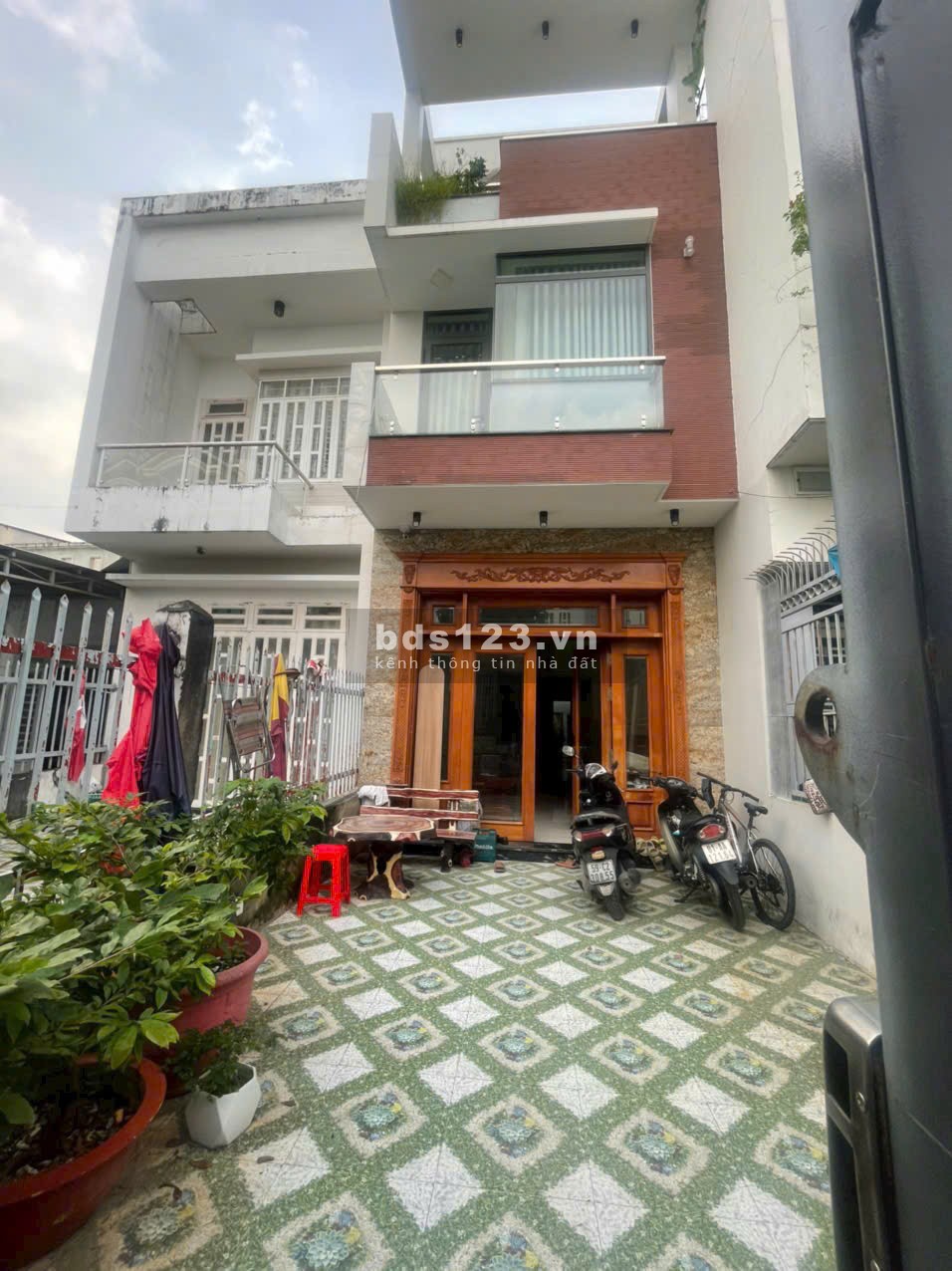 Bán gấp nhà đường số 48 (nhà 1 trệt 2 lầu). Nội Thất Cao Cấp