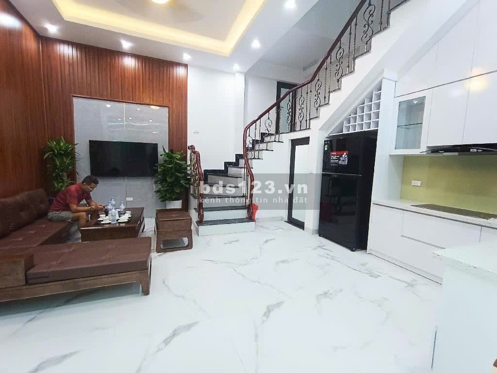 Giáp Bát, Hoàng Mai, 35m2, 4 tầng, 6,8 tỷ. Vị trí cực đẹp, BX Giáp Bát, trường học C1,2,3
