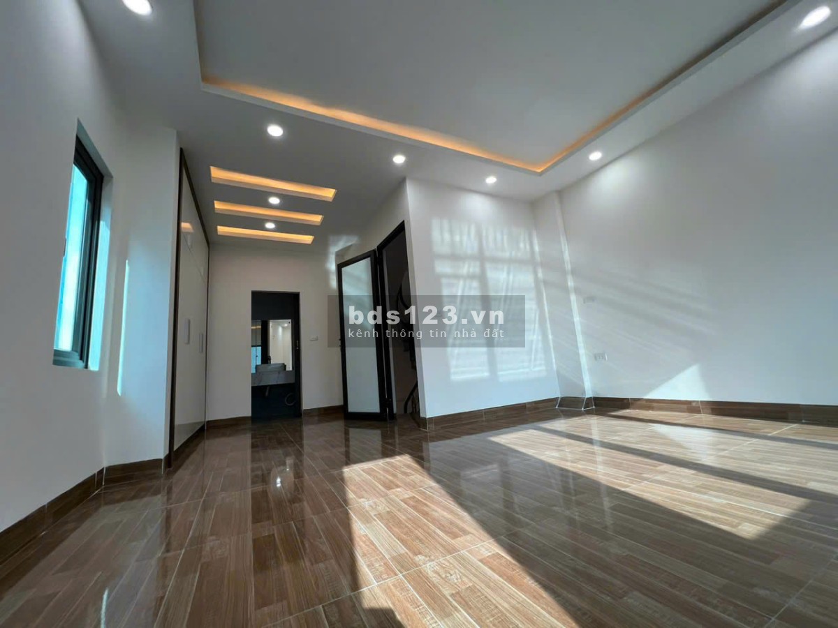 Bán nhà 32m2 x 5 tầng Tây Mỗ, nhà xây mới, ô tô đỗ cổng, giá 4.55 tỷ, lh 0978 052 259