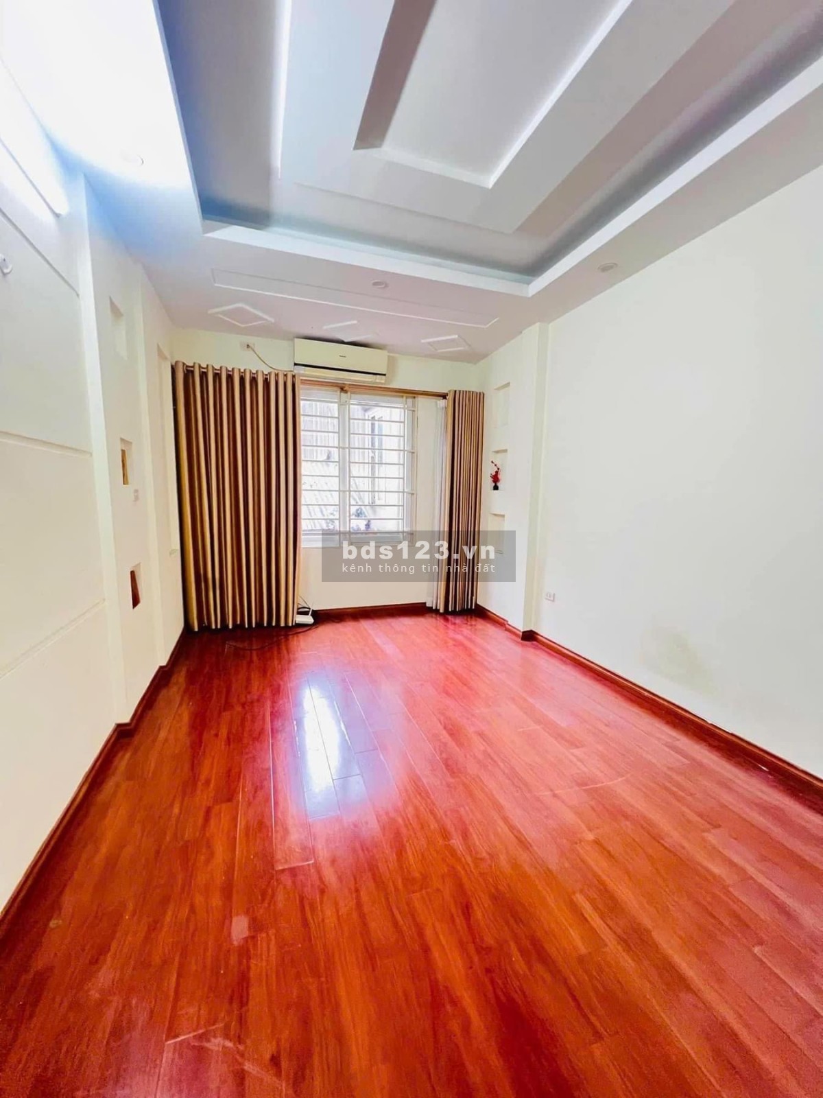 BÁN NHÀ - PHAN KẾ BÍNH - BA ĐÌNH - 45m2 x 5 tầng - Mặt tiền 3.5m - 7,x tỷ nhỏ