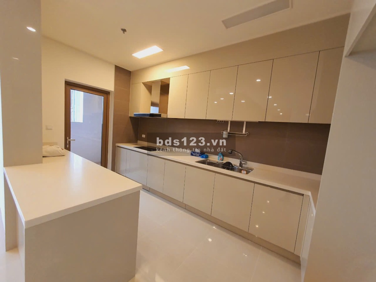 Bán gấp! Căn hộ 2PN/101m2 tầng trung, đồ cơ bản view thoáng tòa 903 Starlake