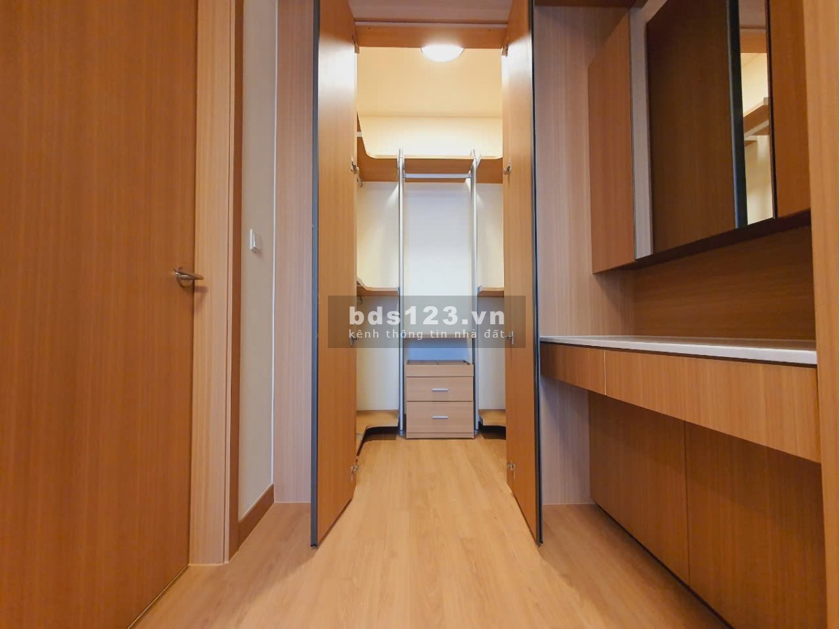 Bán gấp! Căn hộ 2PN/101m2 tầng trung, đồ cơ bản view thoáng tòa 903 Starlake