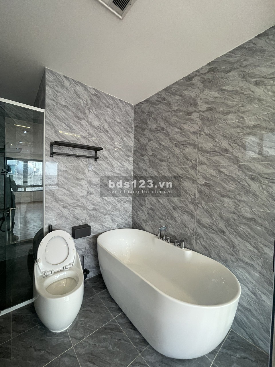 Bán Căn Nhà Siêu Đẹp 7 Tầng Thang Máy Tại Nguyễn Văn Cừ ( Full Nội Thất )