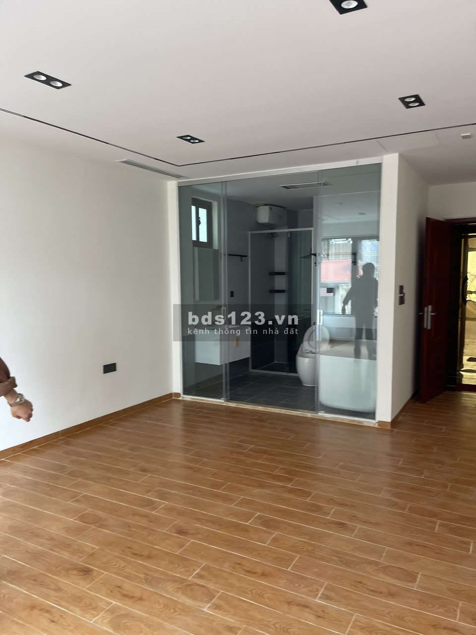 Bán Căn Nhà Siêu Đẹp 7 Tầng Thang Máy Tại Nguyễn Văn Cừ ( Full Nội Thất )