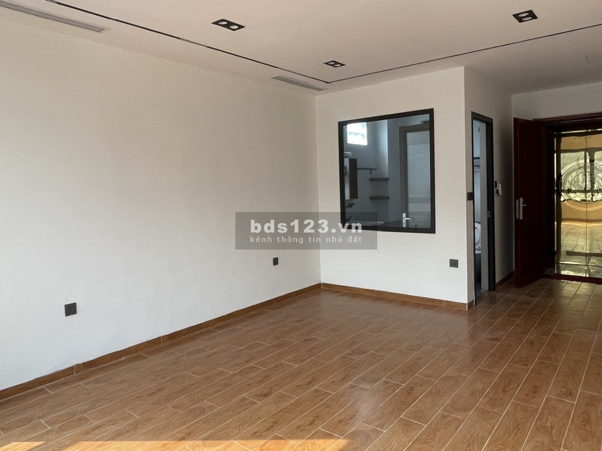 Bán Căn Nhà Siêu Đẹp 7 Tầng Thang Máy Tại Nguyễn Văn Cừ ( Full Nội Thất )