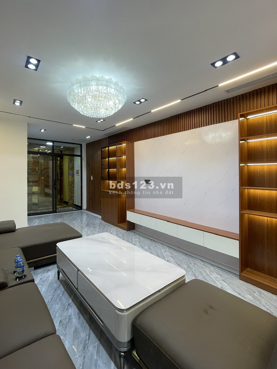 Bán Căn Nhà Siêu Đẹp 7 Tầng Thang Máy Tại Nguyễn Văn Cừ ( Full Nội Thất )