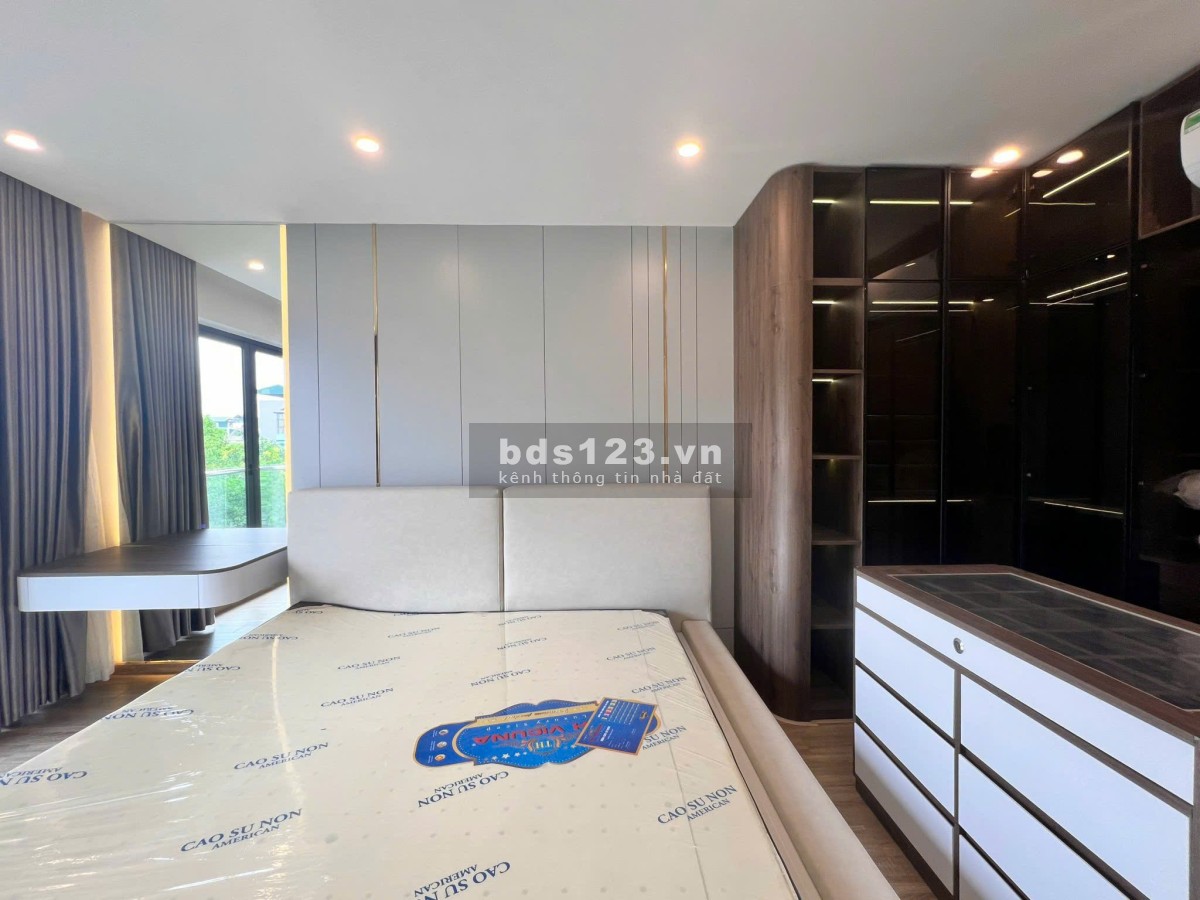 Bán Nhà 7 Tầng 1 Tum Thang Máy Mặt Đường Rộng Tại Bát Khối, P. Thạch Bàn