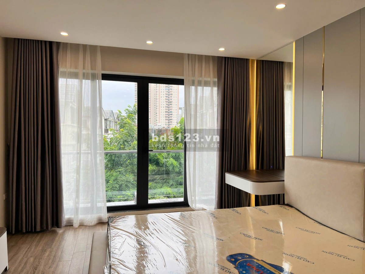 Bán Nhà 7 Tầng 1 Tum Thang Máy Mặt Đường Rộng Tại Bát Khối, P. Thạch Bàn