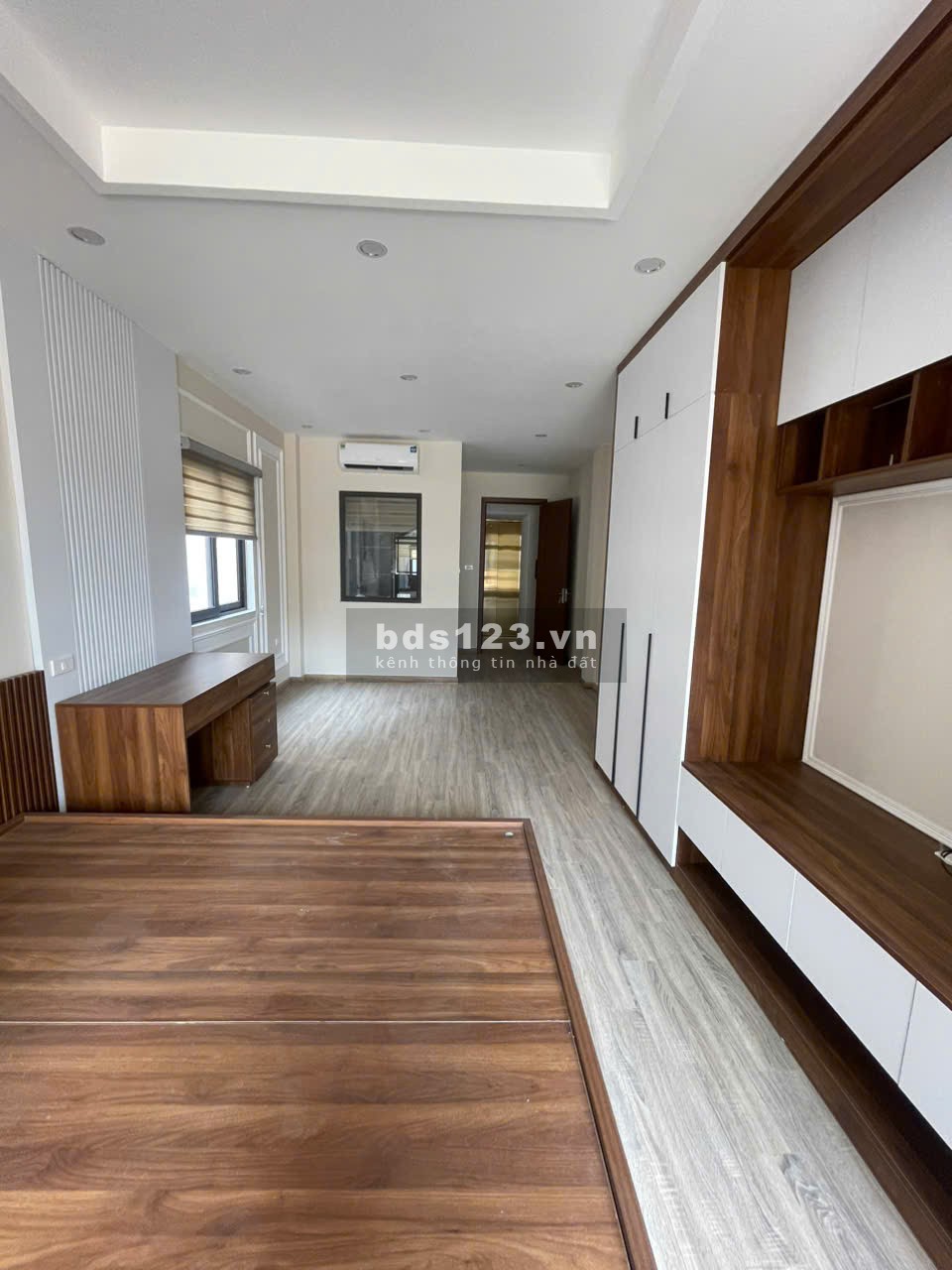 Bán Nhà 6 Tầng 1 Tum Thang Máy, Lô Góc Tại Nguyễn Văn Cừ, P. Bồ Đề