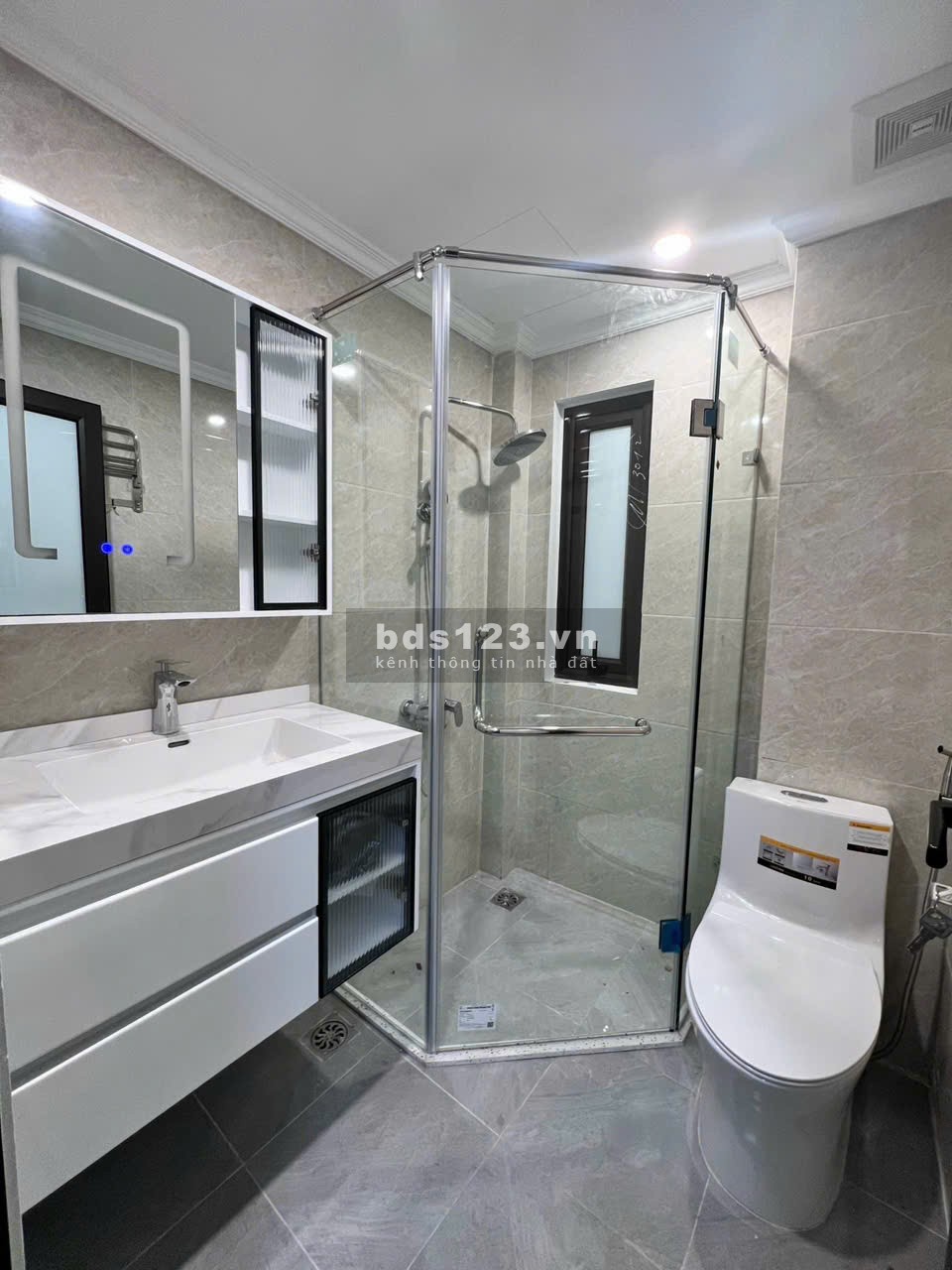 Bán Nhà 6 Tầng 1 Tum Thang Máy Ngõ Rộng Tại Phố Trạm, P. Long Biên