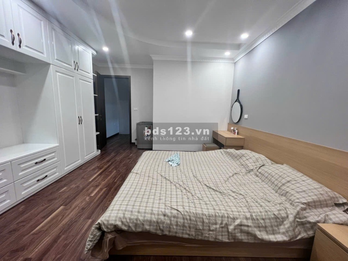 Bán Nhà 6 Tầng 1 Tum Thang Máy Ngõ Rộng Tại Phố Trạm, P. Long Biên