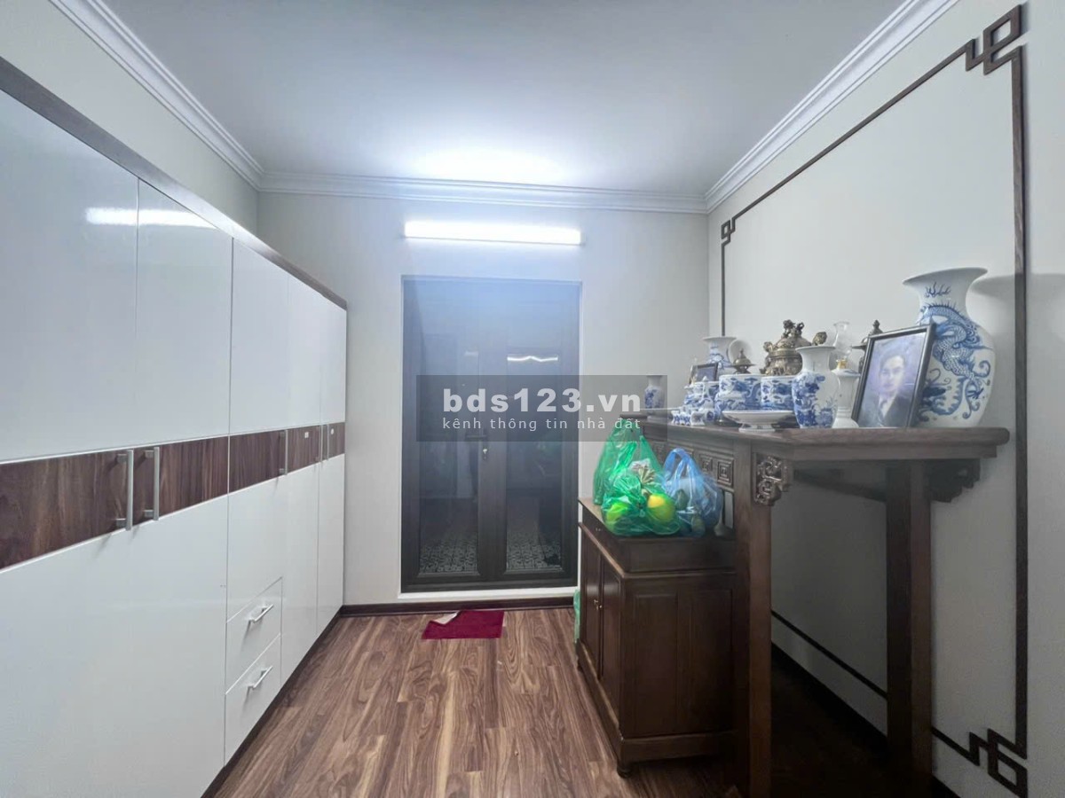 Bán Nhà 6 Tầng 1 Tum Thang Máy Ngõ Rộng Tại Phố Trạm, P. Long Biên