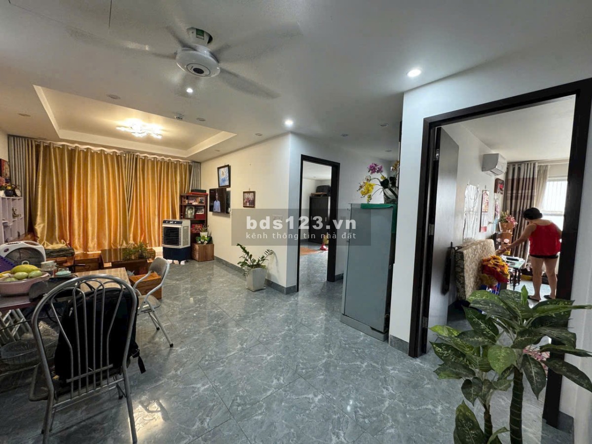 Gia đình cần bán căn hộ 2 ngủ 2 vệ sinh chung cư FLC Star Tower giá 4,02 tỷ