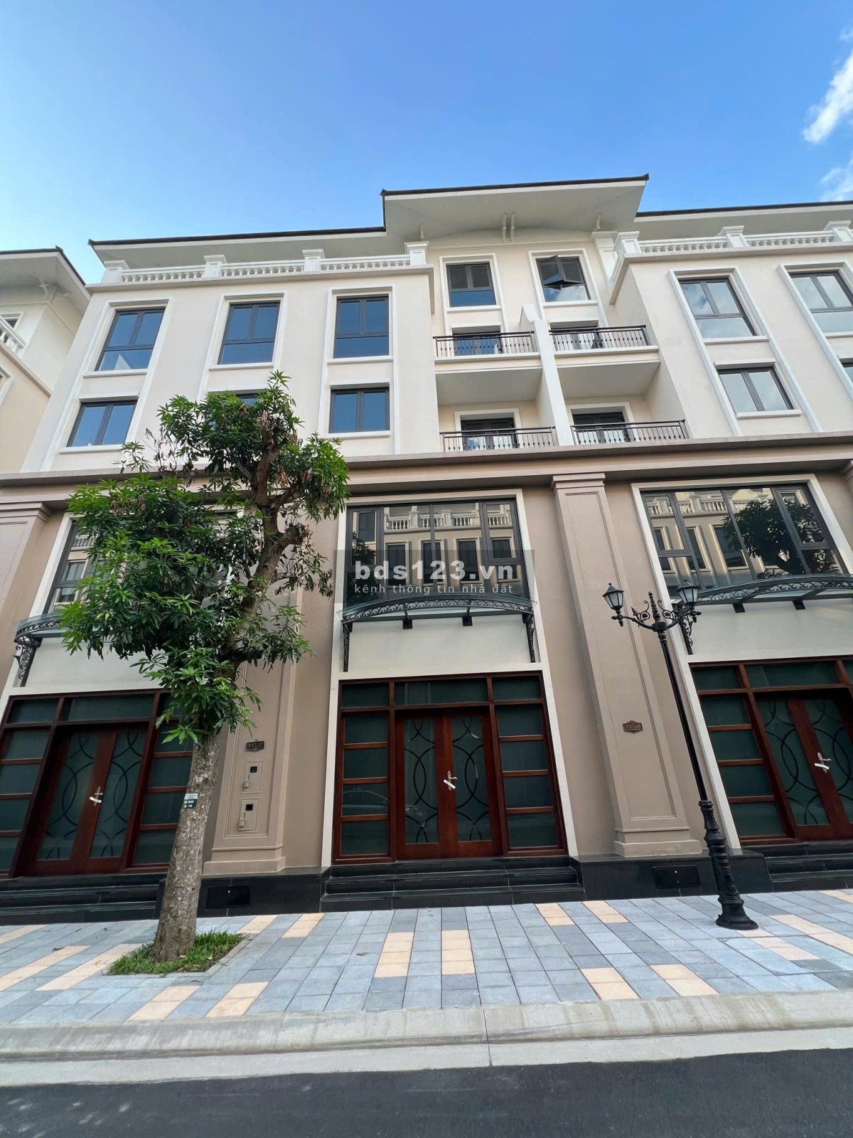 Bán liền kề 60m hướng ĐN gần chung cư, vườn hoa, đường lớn Vinhomes Ocean Park 3 giá 8,1 tỷ