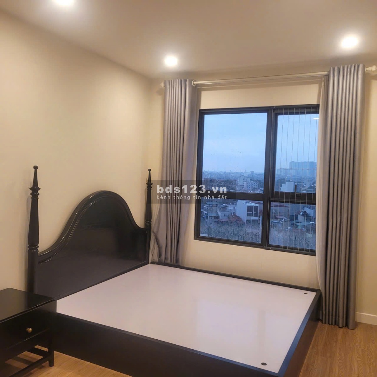 Cho thuê căn hộ giá rẻ 2PN/75m2 đồ cơ bản tại Kosmo Tây Hồ!