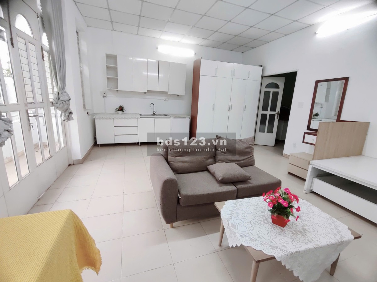 Phòng ban công cửa sổ full NT rộng 40m2 tại Lâm Văn Bền quận 7