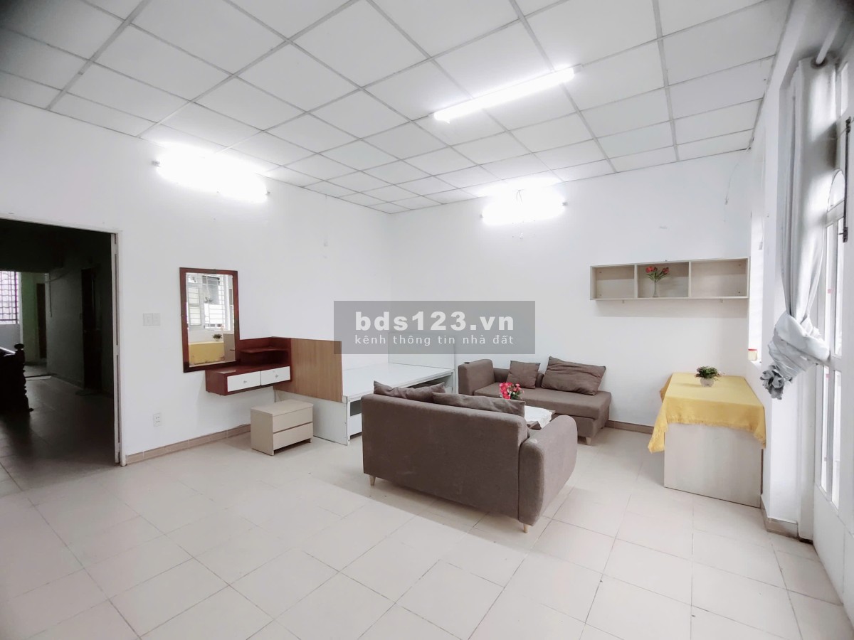 Phòng ban công cửa sổ full NT rộng 40m2 tại Lâm Văn Bền quận 7